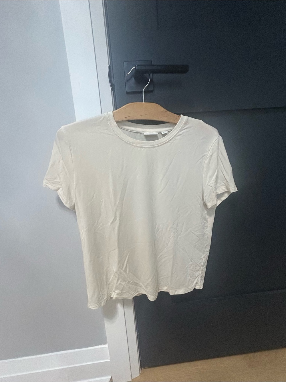 Babaton Cream Short-Sleeve Crewneck Tee